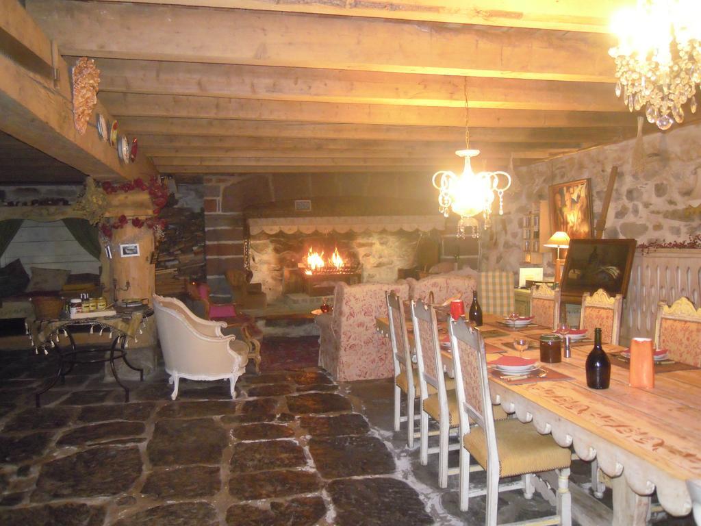Le Francillon Bed & Breakfast Les Estables Exterior photo